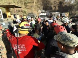 En el sitio continúan trabajando más de 350 brigadistas y rescatistas de los tres niveles de gobierno, incluyendo elementos de otras entidades. UEPCBJ