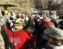 En el sitio continúan trabajando más de 350 brigadistas y rescatistas de los tres niveles de gobierno, incluyendo elementos de otras entidades. UEPCBJ