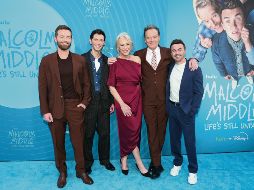 Christopher Masterson, Justin Berfield, Jane Kaczmarek, Bryan Cranston y Frankie Muniz posan desde la alfombra azul. AFP