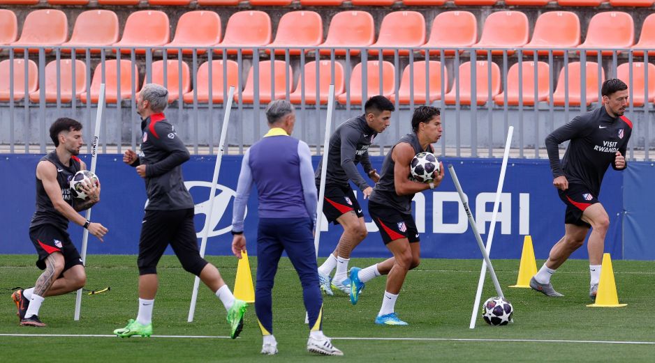 Fuera de la Copa del Rey y lejos de los primeros lugares en LaLiga, el Atlético de Madrid ha puesto todo su esfuerzo en la Champions League: EFE/J. lizón