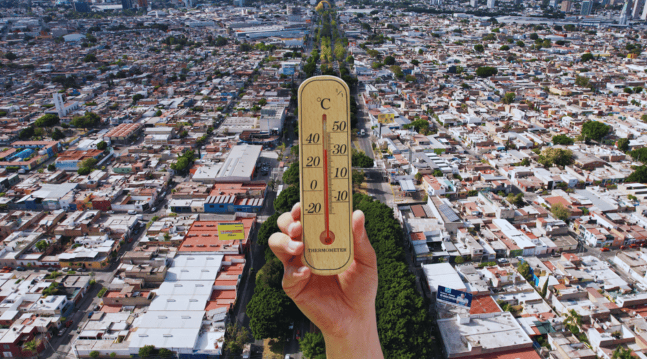 El punto más crítico de este fenómeno térmico ocurrirá entre las 15:00 y las 17:00 horas, momento en el que la sensación térmica podría ser aún mayor debido a la bajísima humedad del 13%. EL INFORMADOR / ARCHIVO / ESPECIAL / CANVA