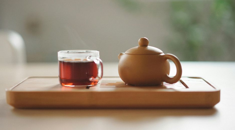 Se trata de una infusión reconfortante que combina la delicadeza floral de la manzanilla con el toque picante y revitalizante de la raíz de jengibre. UNSPLASH / M. KIM