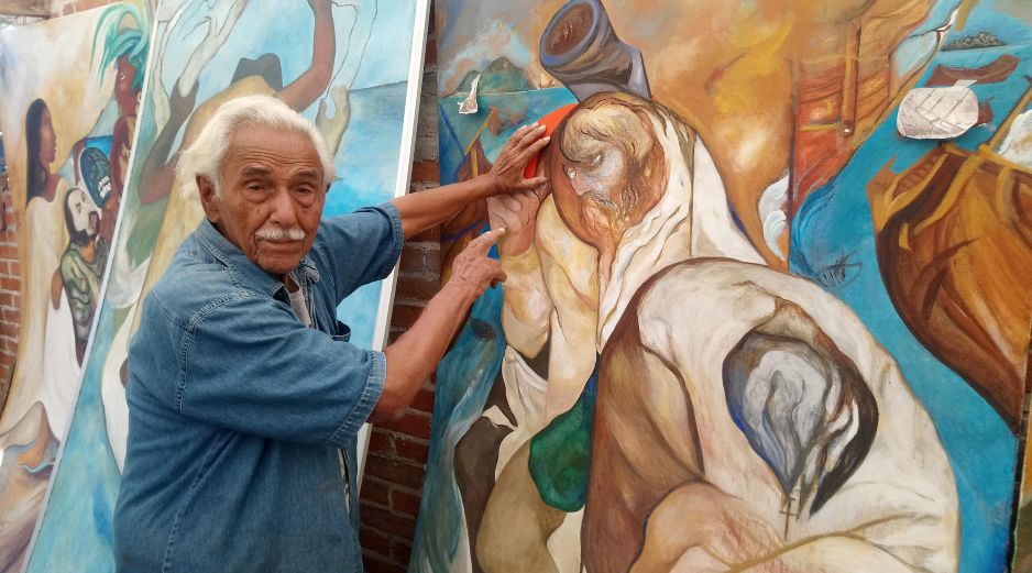 Melchor Peredo García mostrando uno de sus murales en Veracruz (Mexico).  EFE / ARCHIVO