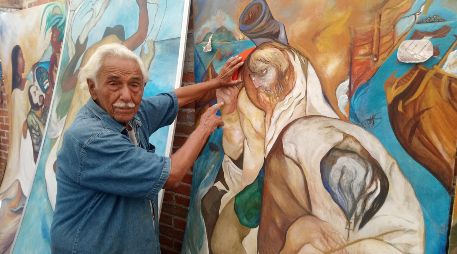 Melchor Peredo García mostrando uno de sus murales en Veracruz (Mexico).  EFE / ARCHIVO
