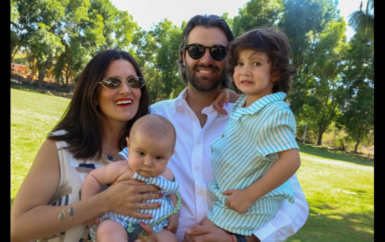 Fer Ibarra, Simón, Héctor y Camilo Cruz. GENTE BIEN JALISCO / Bautizo Pía Palafox