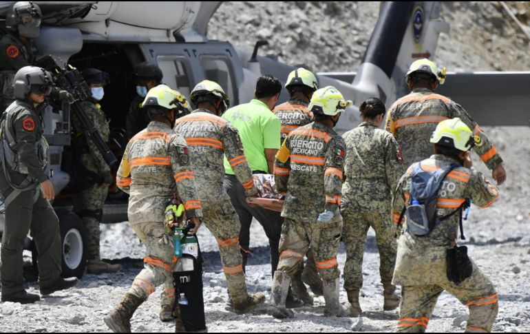 Tras su salida, el minero recibió atención inmediata por parte de personal paramédico, dice el comunicado, quienes realizaron labores de estabilización en el lugar. X / @PCJalisco