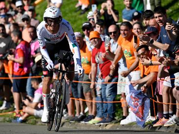 El bajacaliforniano se someterá a exámenes adicionales como precaución bajo la supervisión del personal médico de la escuadra para determinar la profundidad del desgarro. AFP/ A. GILLENEA.