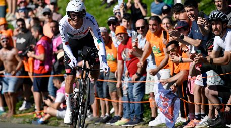 El bajacaliforniano se someterá a exámenes adicionales como precaución bajo la supervisión del personal médico de la escuadra para determinar la profundidad del desgarro. AFP/ A. GILLENEA.