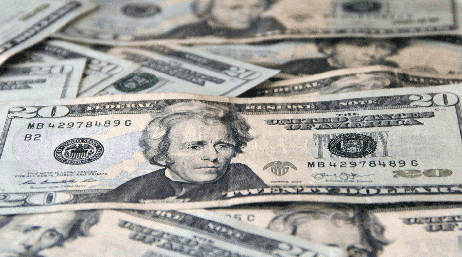 Esta caída se suma a una racha negativa: en la última semana la divisa estadounidense retrocedió 2.16%. CANVA