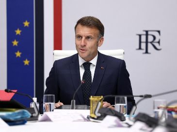El presidente francés Emmanuel Macron expresó su preocupación por la violencia que permanece en la región de Medio Oriente. EFE/T. Nicholson