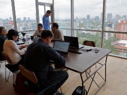 Los sectores económicos con el mayor crecimiento en trabajos formales son el de comunicaciones y transportes. EFE/J. Méndez