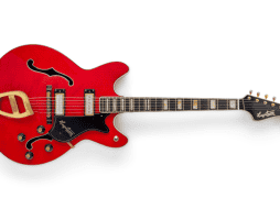 Presley tocó la Hagstrom Viking durante el especial de televisión de 1968 'Singer Presents... Elvis'. EFE/Sotheby's