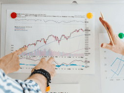 Aunque la ley reduzca fricciones administrativas para proyectos priorizados por el gobierno, no cambiará las condiciones generales de confianza que son un determinante fundamental de la inversión privada. CANVA