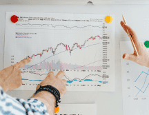 Aunque la ley reduzca fricciones administrativas para proyectos priorizados por el gobierno, no cambiará las condiciones generales de confianza que son un determinante fundamental de la inversión privada. CANVA