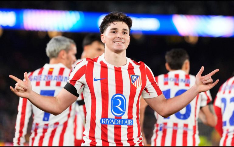 Julian Álvarez abrió el marcador en el juego de ida con un extraordinario tiro libre. EFE.