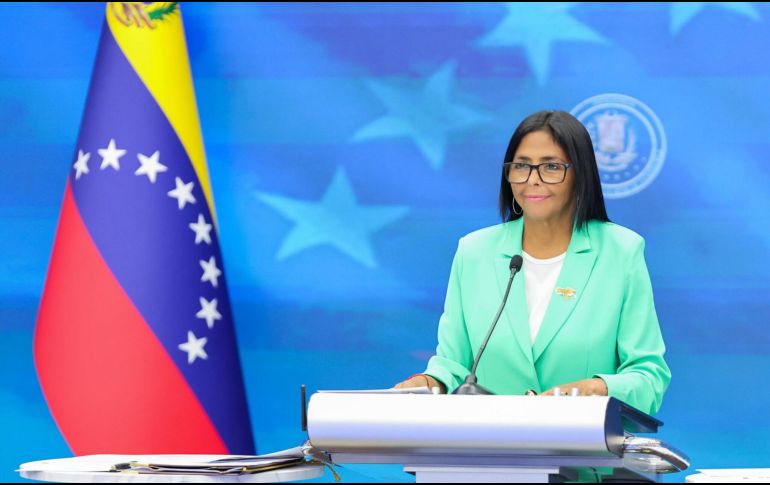 Fotografía difundida por el Palacio de Miraflores de la presidenta encargada de Venezuela, Delcy Rodríguez, durante un mensaje a la nación este miércoles, en Caracas. EFE/Palacio de Miraflores