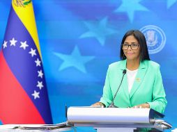 Fotografía difundida por el Palacio de Miraflores de la presidenta encargada de Venezuela, Delcy Rodríguez, durante un mensaje a la nación este miércoles, en Caracas. EFE/Palacio de Miraflores