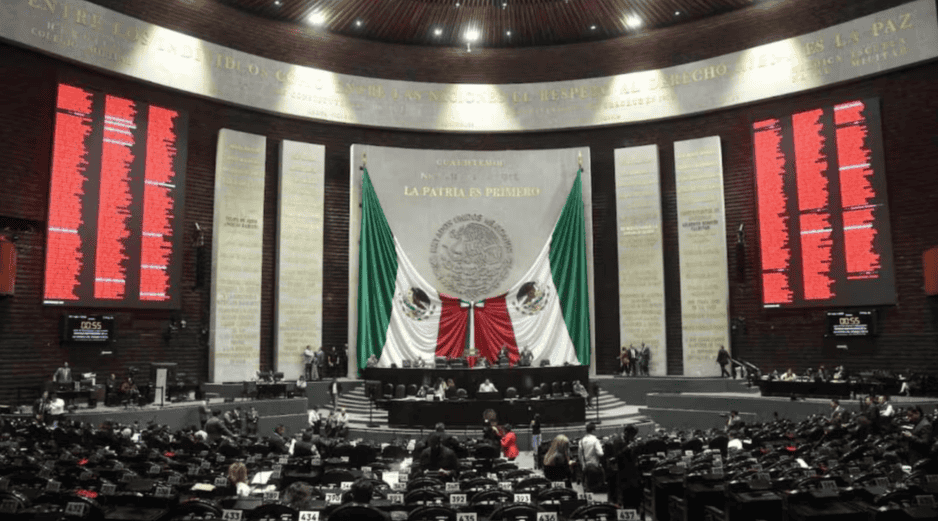 Desde la bancada oficialista, también se defendió que la iniciativa forma parte de la política de reducción de privilegios y reorientación del gasto público hacia programas sociales. SUN / M. Jasso