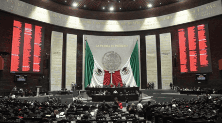 Desde la bancada oficialista, también se defendió que la iniciativa forma parte de la política de reducción de privilegios y reorientación del gasto público hacia programas sociales. SUN / M. Jasso