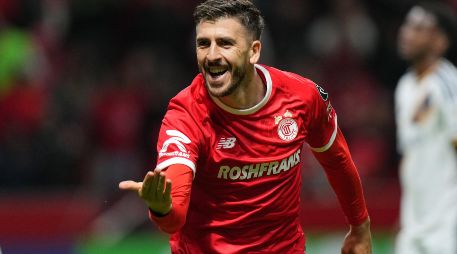 Paulinho superó la meta del Galaxy a los minutos 43, 73 y 85. AP/F. Llano