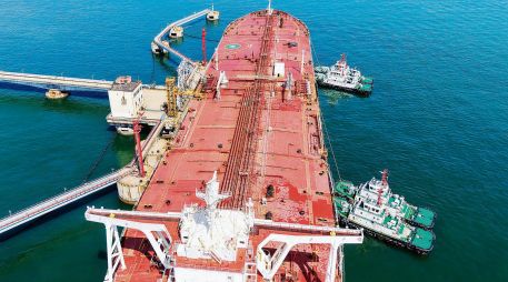 El precio del crudo ha sido muy volátil en las casi seis semanas de conflicto. AFP