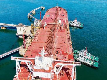 El precio del crudo ha sido muy volátil en las casi seis semanas de conflicto. AFP