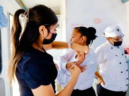 Personal de salud aplica la vacuna contra el sarampión en módulos y brigadas itinerantes en distintos puntos de Jalisco. ESPECIAL