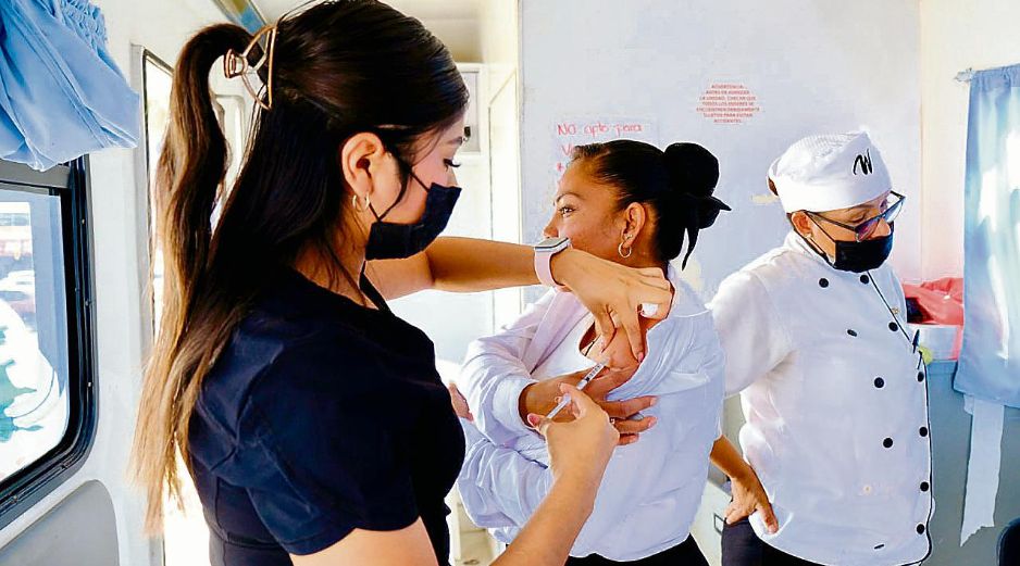 Personal de salud aplica la vacuna contra el sarampión en módulos y brigadas itinerantes en distintos puntos de Jalisco. ESPECIAL