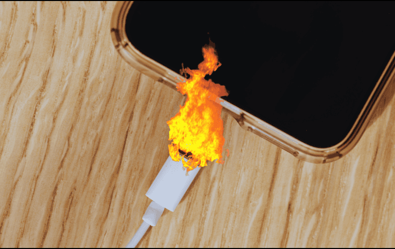 Es indispensable que de vez en cuando consultes a un especialista para conocer el estado de la batería de tu celular, así como de su centro de carga y el cargador. ESPECIAL / CANVA