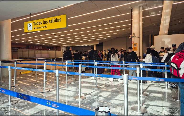 Las aerolíneas están respondiendo con cautela, recortando horarios y ajustando precios de maneras que, según expertos, se sentirán de forma desigual en el mercado. EL INFORMADOR/J. Acosta