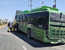 Debido al hecho, los tripulantes de este vehículo quedaron totalmente prensados dentro de la cabina, dejándolos sin vida al instante. CORTESÍA / Policía de El Salto