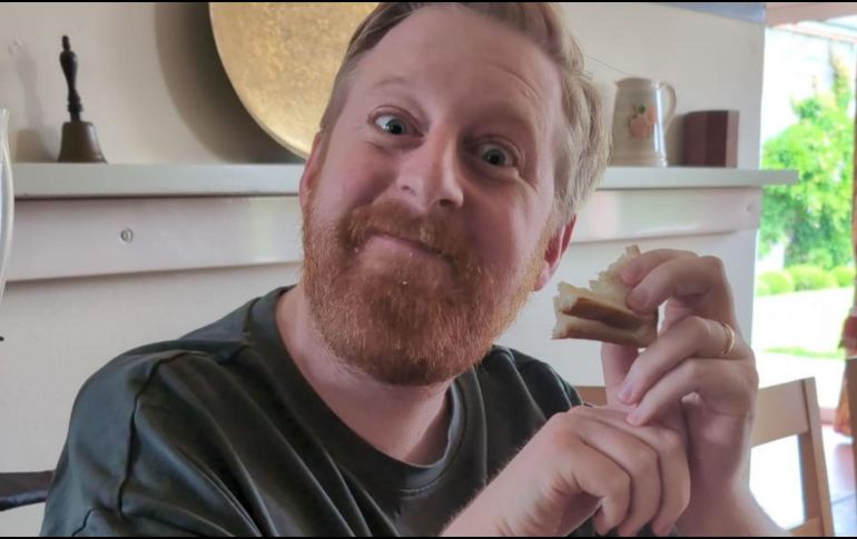 Michael Patrick conservó su buen humor y trabajó a pesar de la adversidad. INSTAGRAM