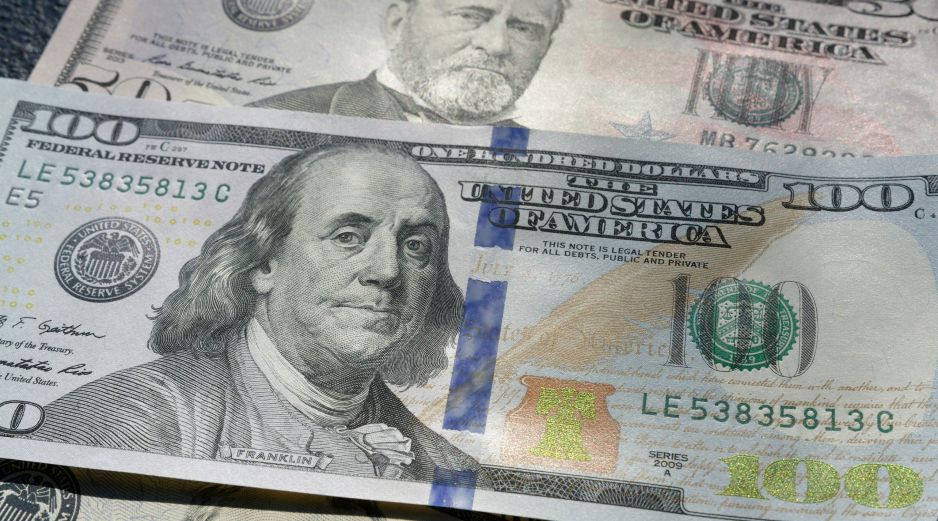 En su desempeño reciente, la divisa estadounidense acumula una caída semanal de 2.81%. UNSPLASH