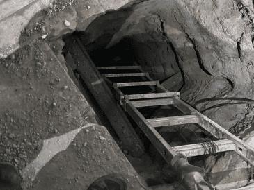 El lugar contaba con iluminación aire acondicionado suministro eléctrico de alto voltaje un elevador y un sistema de rieles. EFE/Secretaría de Marina