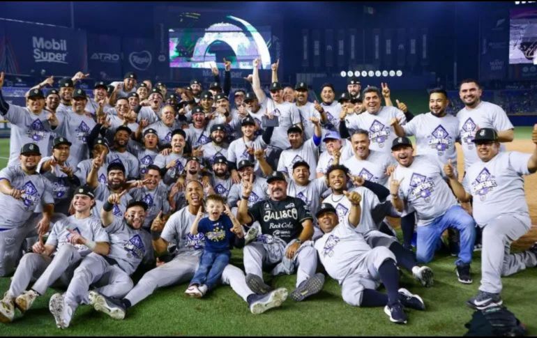 La directiva albiazul y Benjamín Gil, coach del equipo, hablaron sobre el compromiso que tienen para conseguir sus objetivos. CORTESÍA/ CHARROS DE JALISCO.