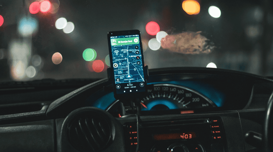 Incluso el uso del auto propio se está dejando de lado, dándole así prioridad a aplicaciones como Uber, DiDi, entre otras, por comodidad y otras razones. CANVA