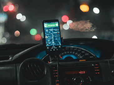 Incluso el uso del auto propio se está dejando de lado, dándole así prioridad a aplicaciones como Uber, DiDi, entre otras, por comodidad y otras razones. CANVA