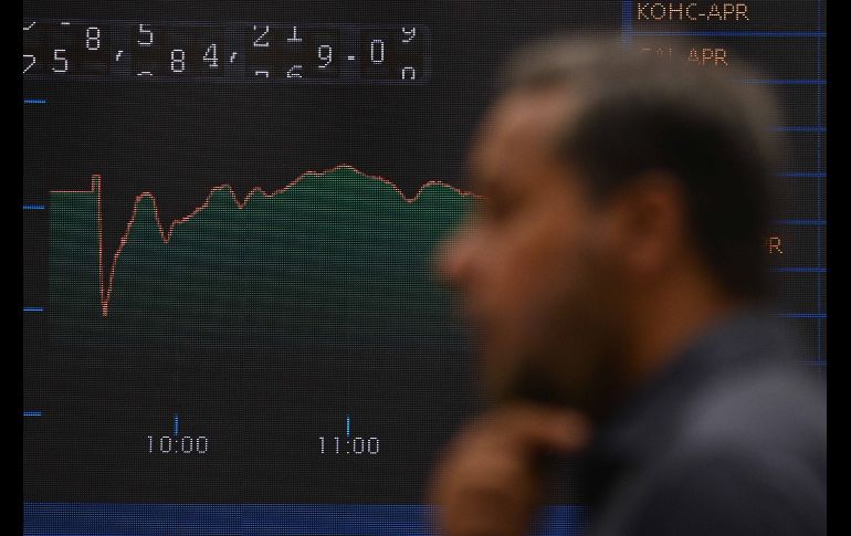 Al interior del IPC destacaron los avances de las emisoras Peñoles, Grupo Carso y América Móvil. EFE/S. Akber