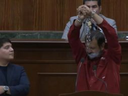 La curiosa protesta de Serapio Vargas desató un aluvión de reacciones en redes sociales. X