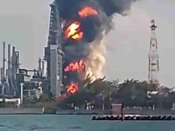 El incendio ocurrió en la bodega de coque de la refinería Olmeca de Dos Bocas. SUN/ARCHIVO