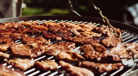 Cualquiera que sea su preparación, la carne es fuente de proteína, importante para el desarrollo y mantenimiento de los músculos. ESPECIAL / CANVA