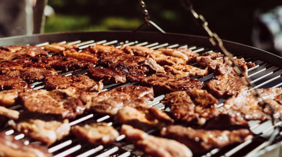 Cualquiera que sea su preparación, la carne es fuente de proteína, importante para el desarrollo y mantenimiento de los músculos. ESPECIAL / CANVA