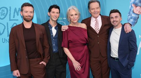 Christopher Masterson, Justin Berfield, Jane Kaczmarek, Bryan Cranston y Frankie Muniz en el estreno de 