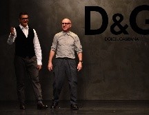 Stefano Gabbana, a la izquierda, acompañado de Domenico Dolce para un evento de la marca de moda. AFP / ARCHIVO