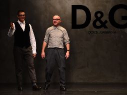 Stefano Gabbana, a la izquierda, acompañado de Domenico Dolce para un evento de la marca de moda. AFP / ARCHIVO