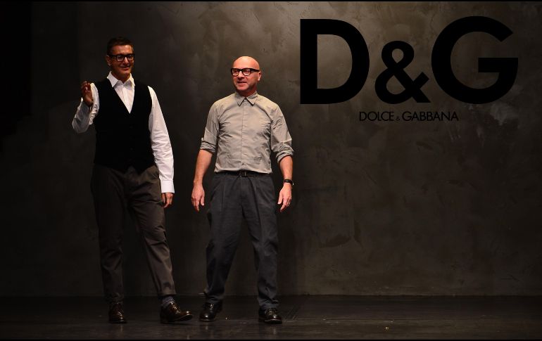 Stefano Gabbana, a la izquierda, acompañado de Domenico Dolce para un evento de la marca de moda. AFP / ARCHIVO