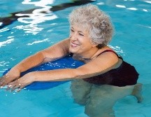 La natación sobresale como una disciplina integral que combina bajo impacto con alta eficacia, y en resumen es el mejor ejercicio. ESPECIAL / CANVA