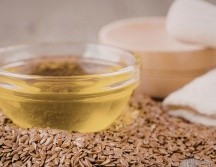 El aceite de lino lidera la lista de alimentos ricos en omega-3, con un aporte de 53.3 gramos por cada 100 gramos de producto. ESPECIAL / CANVA