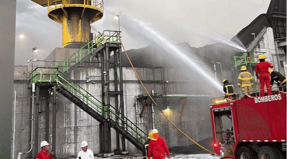Sheinbaum explicó que el incendio en la refinería de Dos Bocas tardó de dos a dos horas y media en ser controlado. ESPECIAL/Pemex