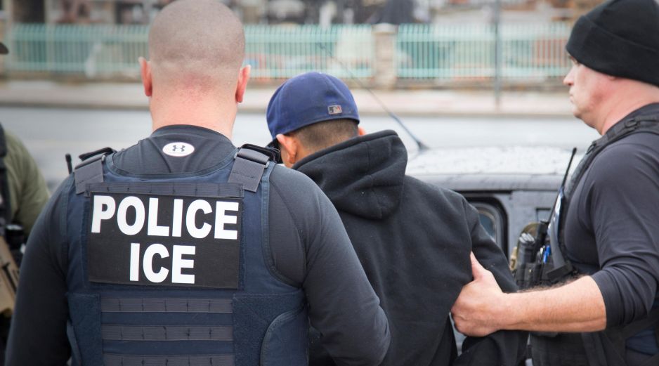 El esquema contempla incentivos económicos directos para agentes que participen en arrestos migratorios. AP/ARCHIVO